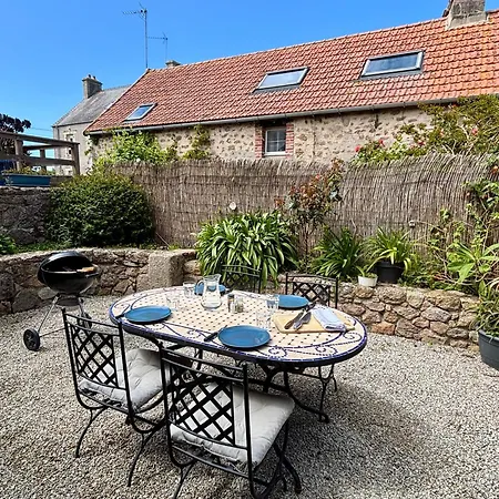 La Maison Du Pays - Parking & Terrasse