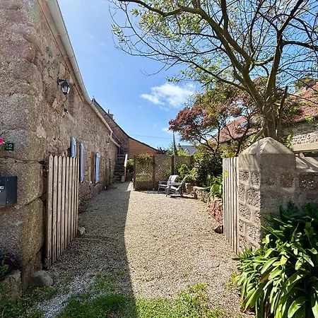 La Maison Du Pays - Parking & Terrasse Cosqueville